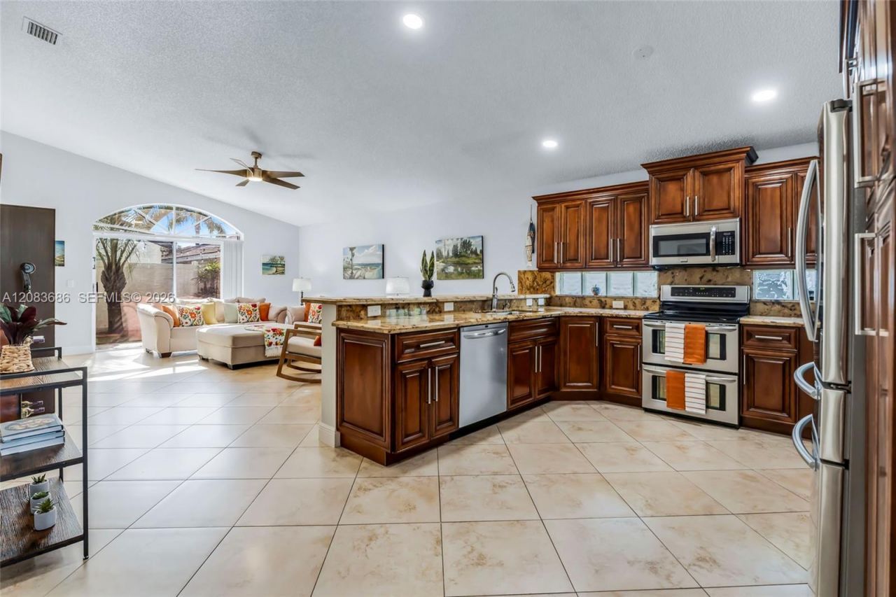 1387 SW 181st Ave, Pembroke Pines, FL 33029 Photo