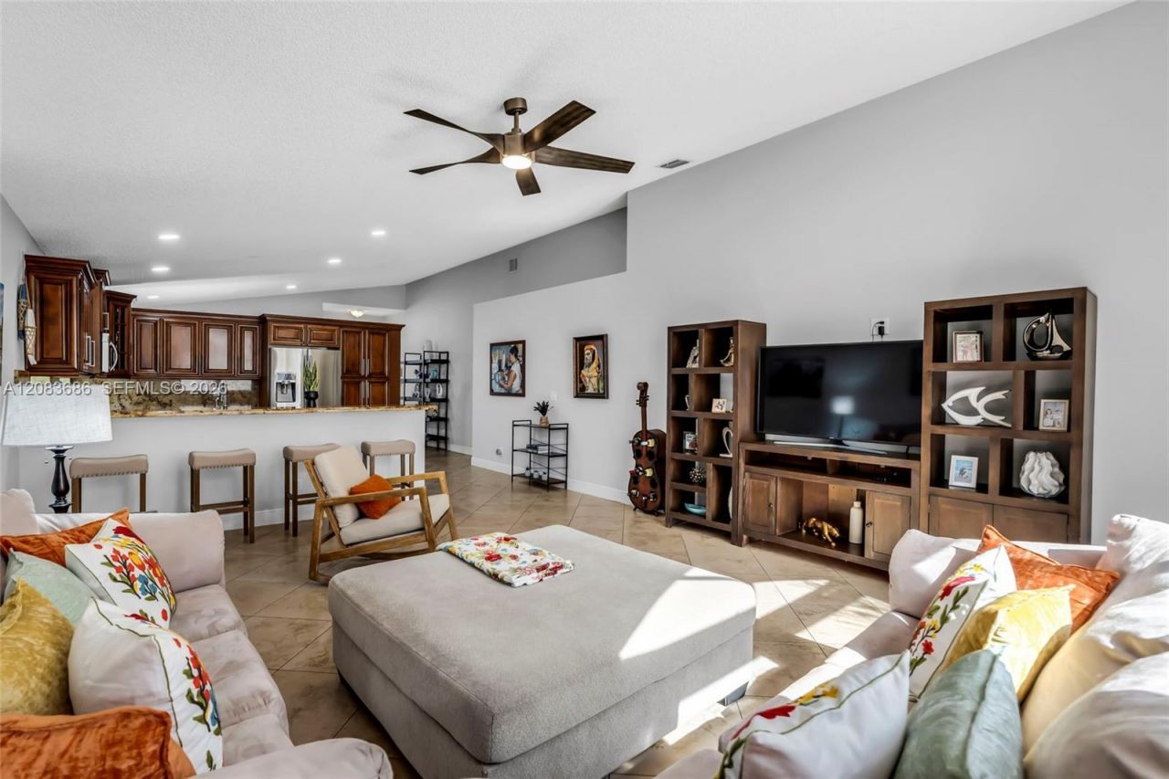 1387 SW 181st Ave, Pembroke Pines, FL 33029 Photo