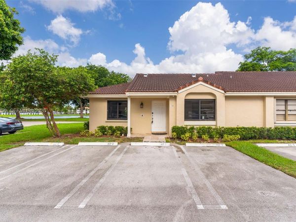 6552 NW 172nd Ln, Hialeah, FL 33015