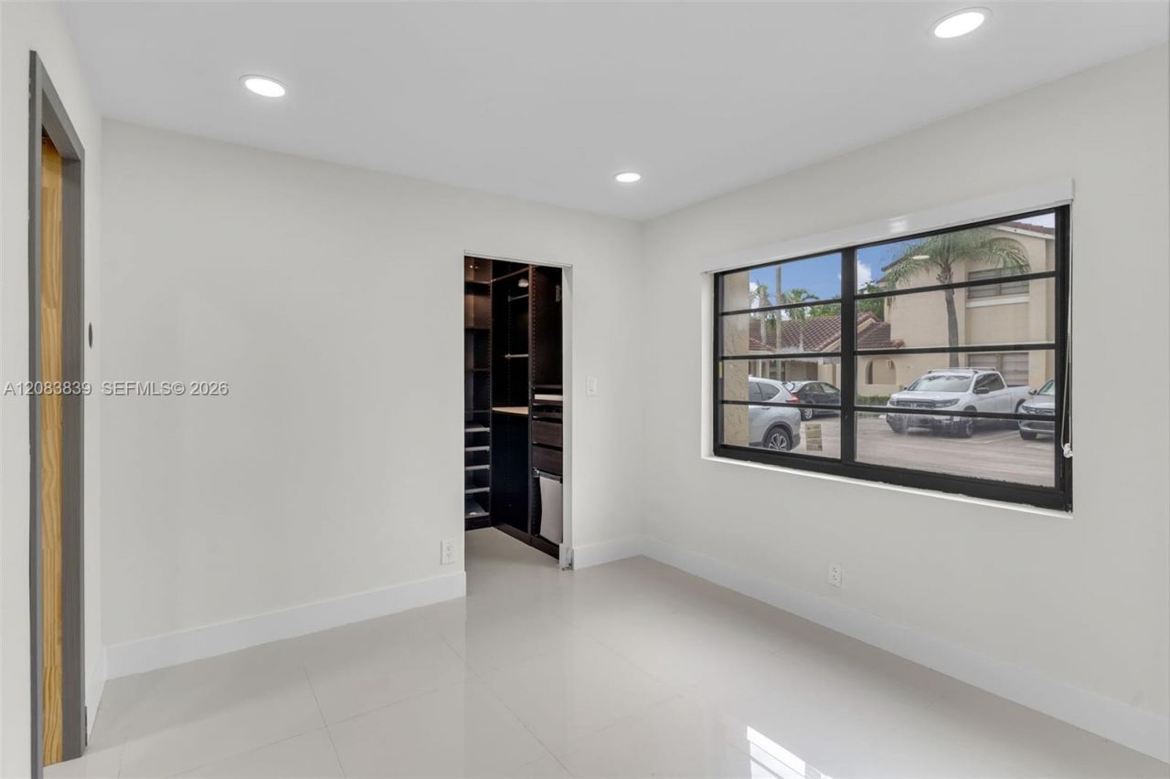 6552 NW 172nd Ln, Hialeah, FL 33015 Photo