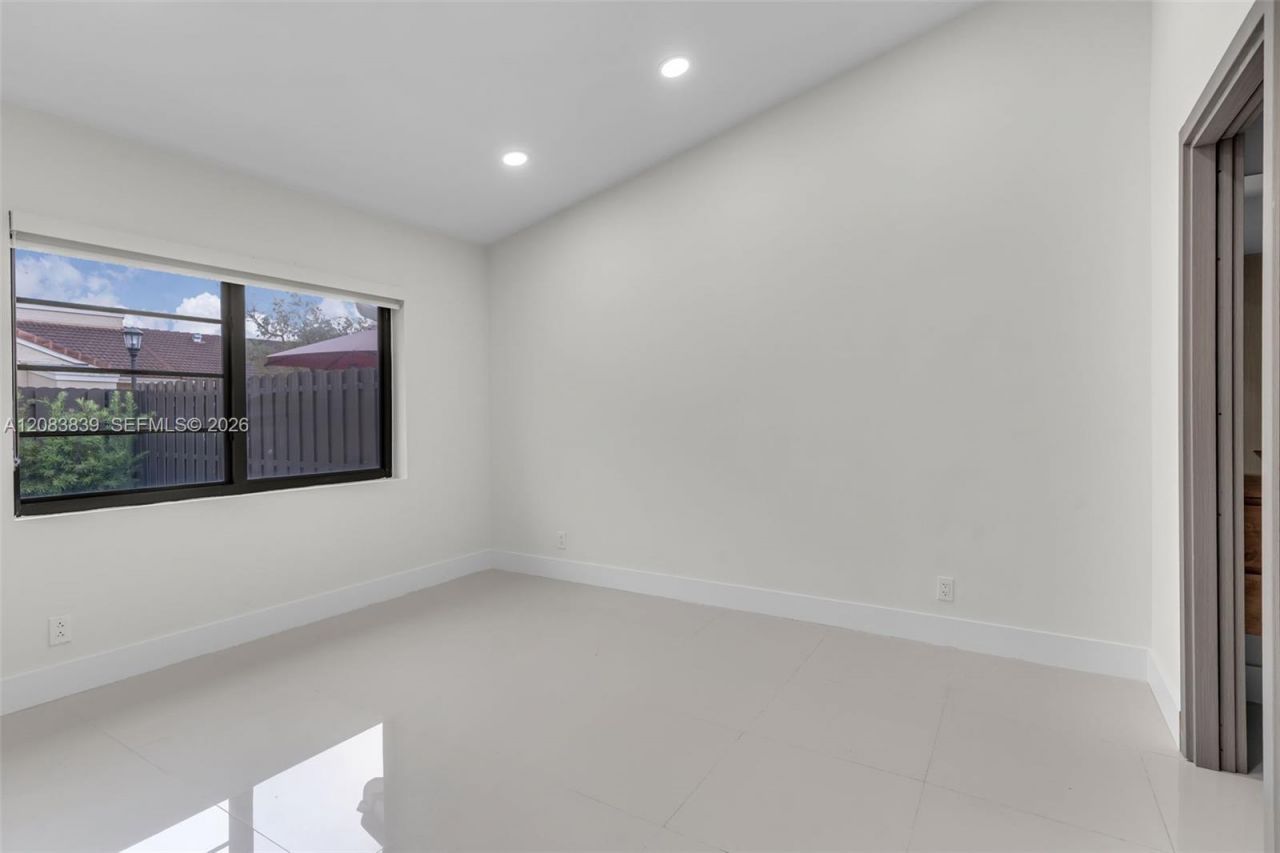 6552 NW 172nd Ln, Hialeah, FL 33015 Photo