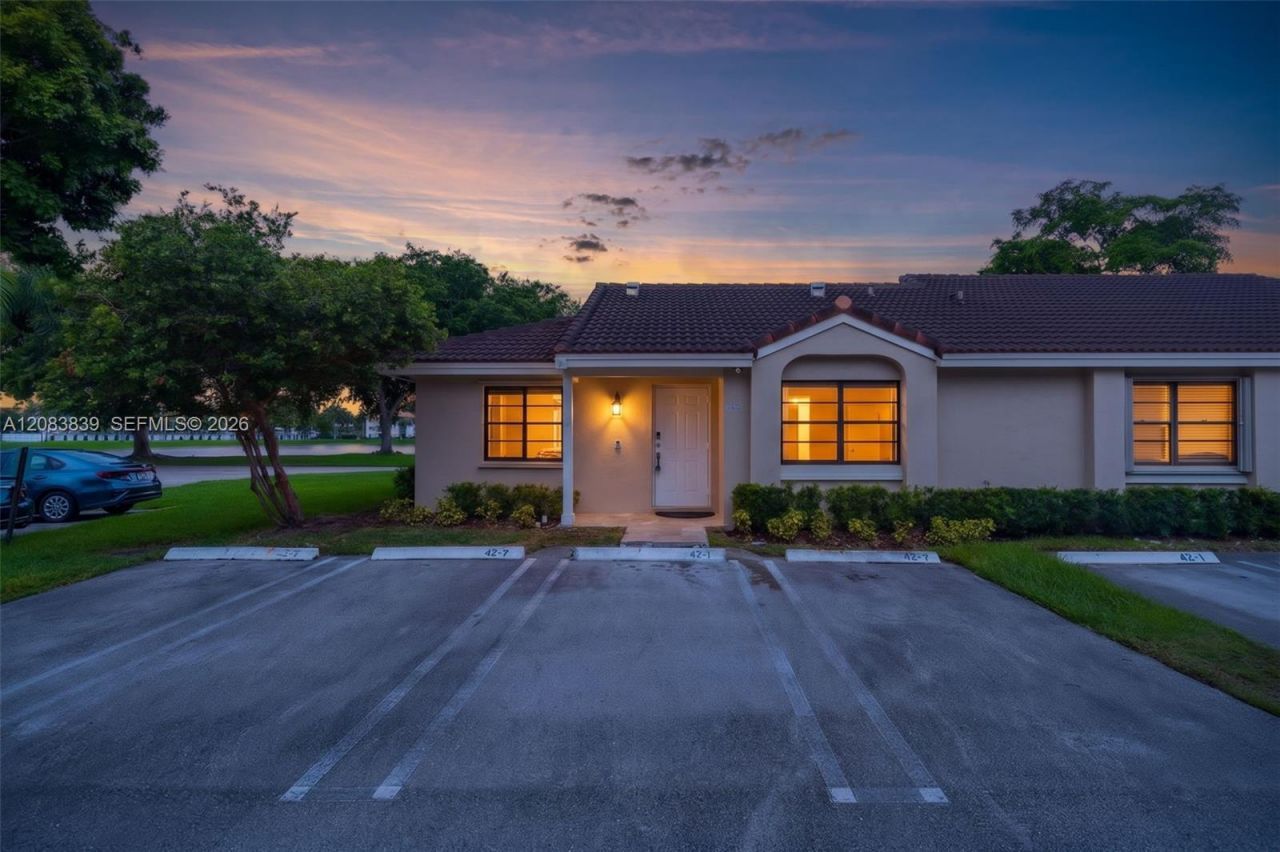 6552 NW 172nd Ln, Hialeah, FL 33015 Photo