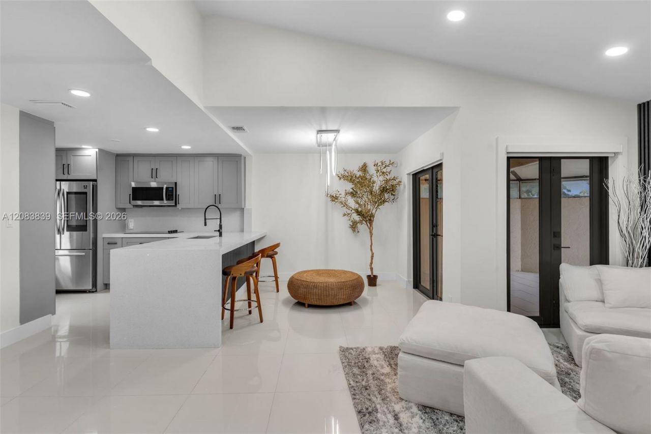 6552 NW 172nd Ln, Hialeah, FL 33015 Photo