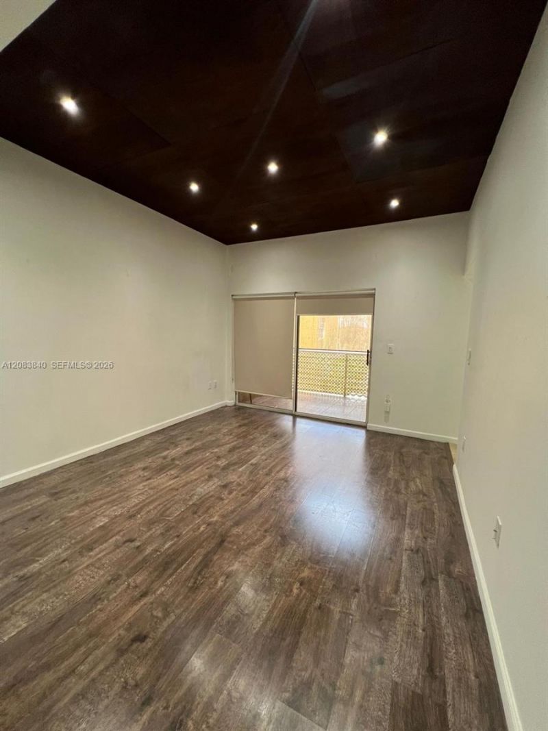 9715 Fontainebleau Blvd , Unit E308, Miami, FL 33172 Photo