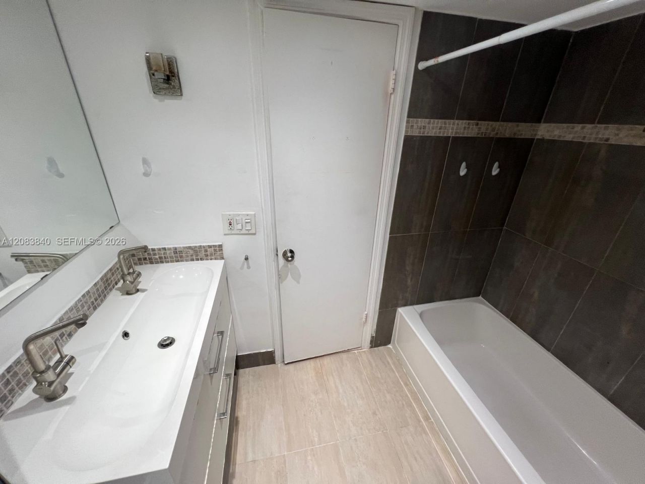 9715 Fontainebleau Blvd , Unit E308, Miami, FL 33172 Photo
