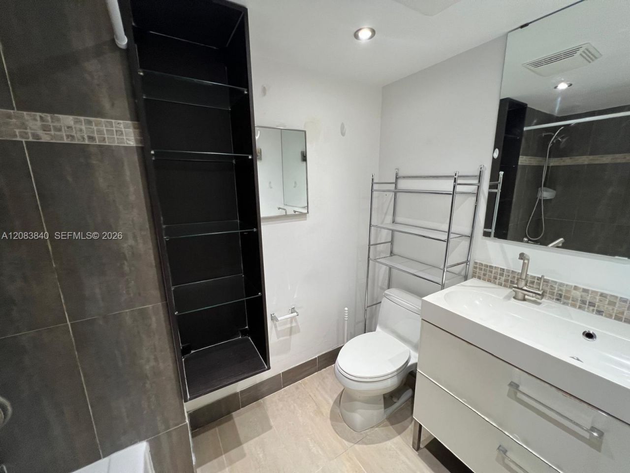 9715 Fontainebleau Blvd , Unit E308, Miami, FL 33172 Photo