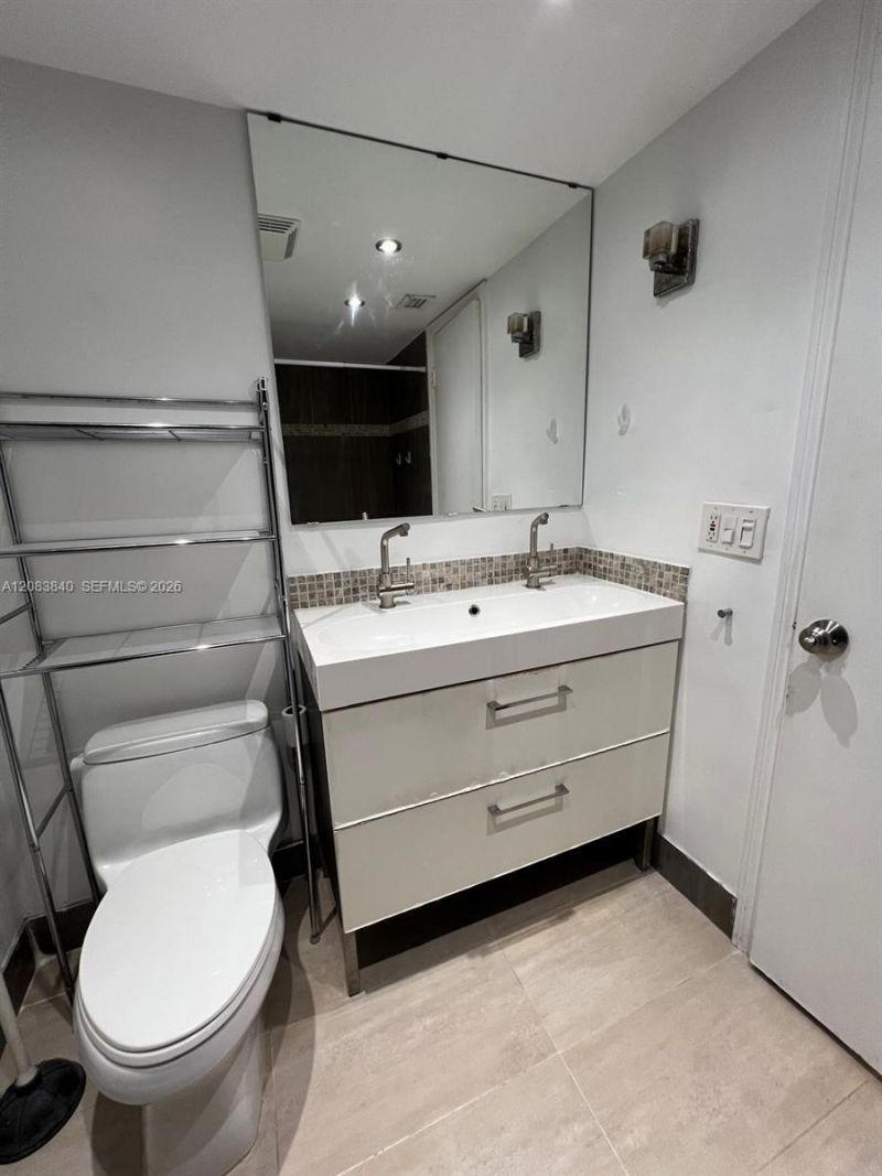 9715 Fontainebleau Blvd , Unit E308, Miami, FL 33172 Photo