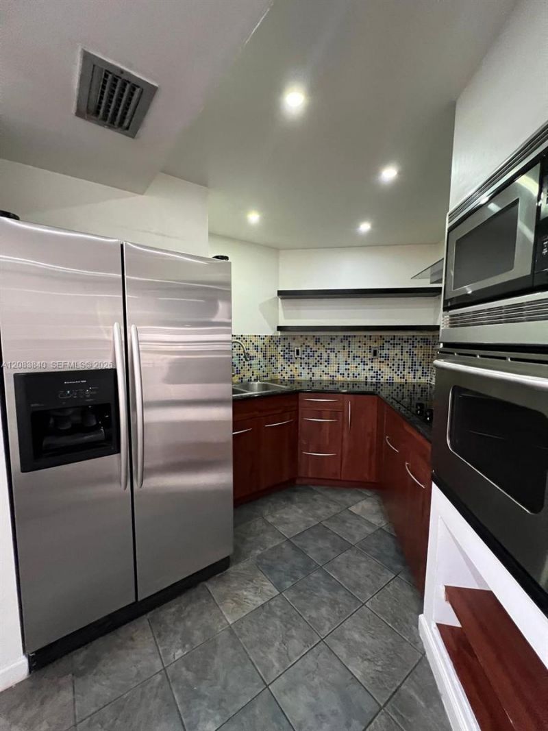 9715 Fontainebleau Blvd , Unit E308, Miami, FL 33172 Photo