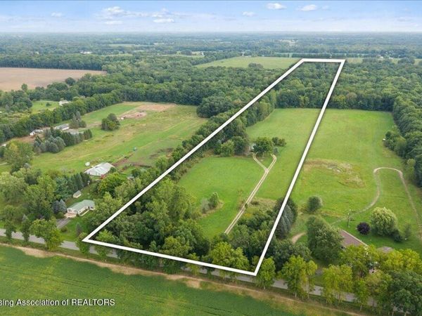 669 Brogan Road, Stockbridge, MI 49285