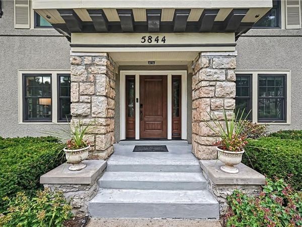 5844 GRAND Avenue, Kansas City, MO 64113
