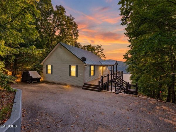 762 Hiwassee Drive, Jacksboro, TN 37757
