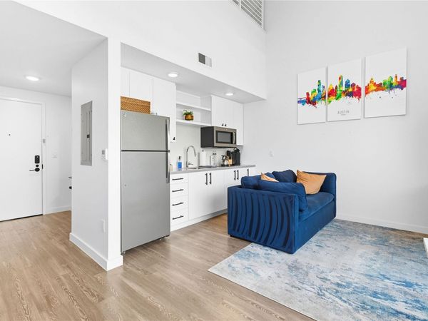 49 Navasota ST, Unit 205, Austin, TX 78702