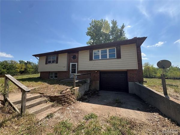 1310 Private Road 1337 , Moberly, MO 65270