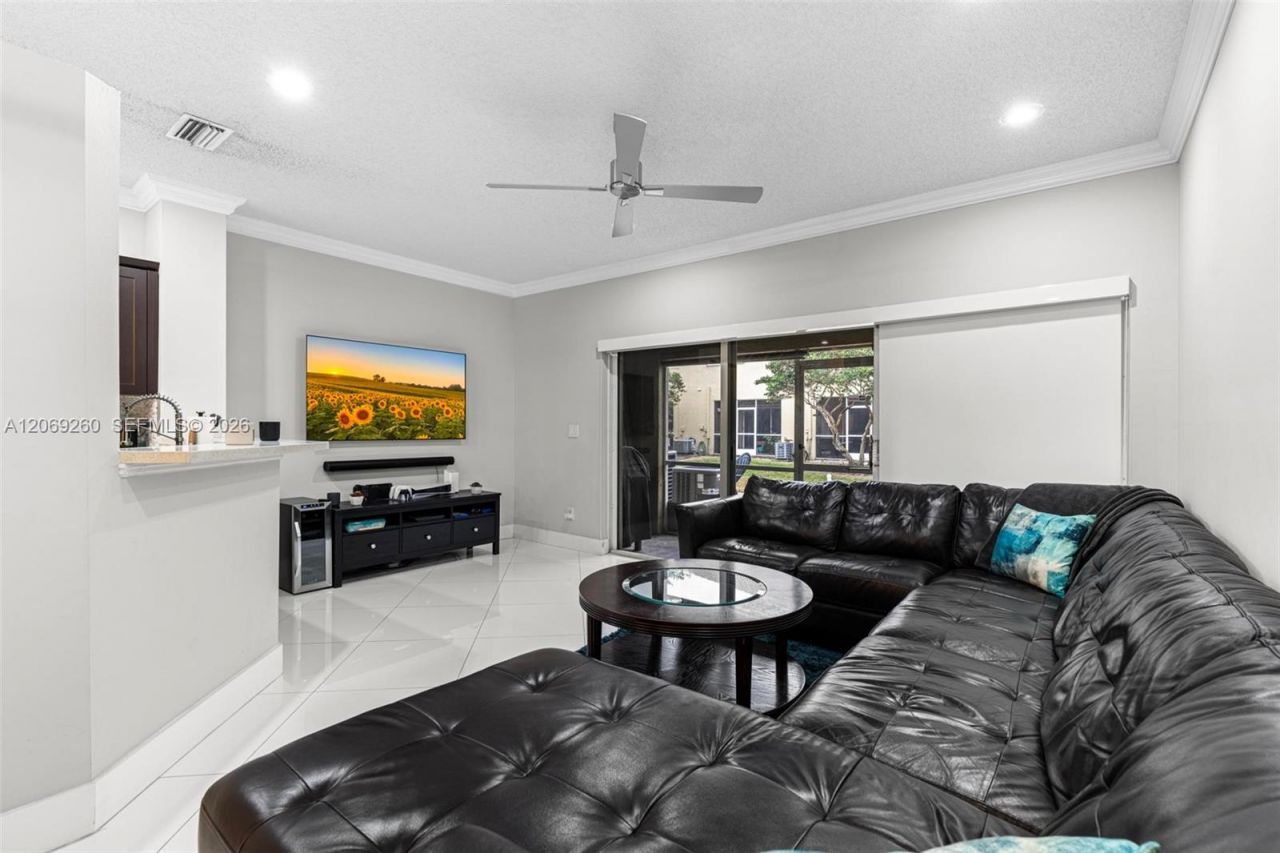 12110 SW 2nd St , Pembroke Pines, FL 33025 Photo
