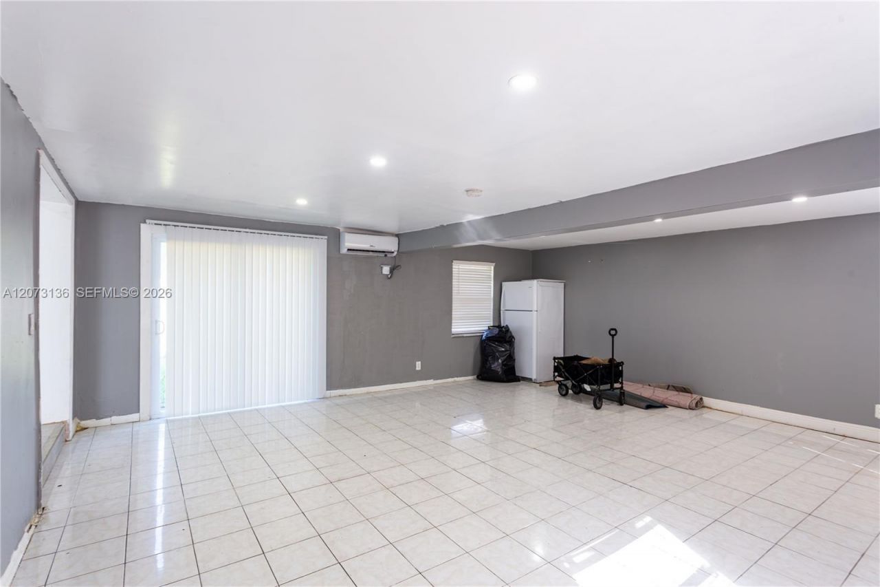 1725 NW 10th Ave , Fort Lauderdale, FL 33311 Photo