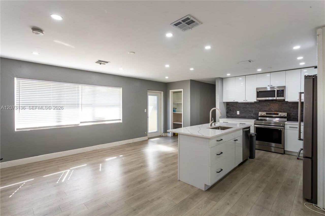 1725 NW 10th Ave , Fort Lauderdale, FL 33311 Photo