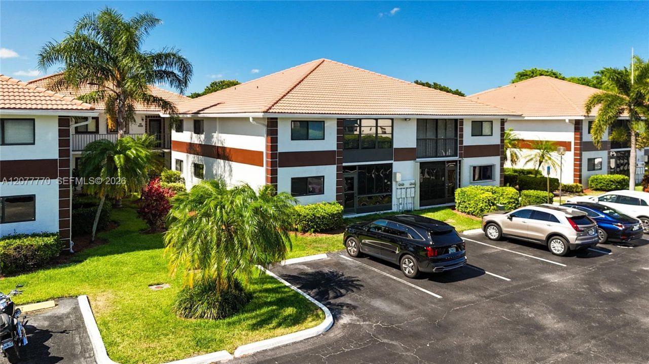 15451 Pembridge Dr, Unit 214, Delray Beach, FL 33484 Photo