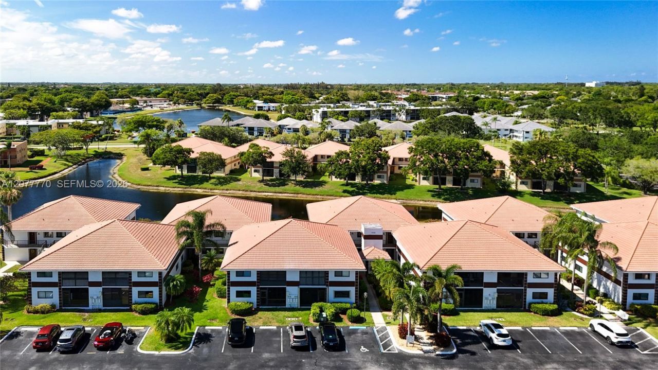 15451 Pembridge Dr, Unit 214, Delray Beach, FL 33484 Photo