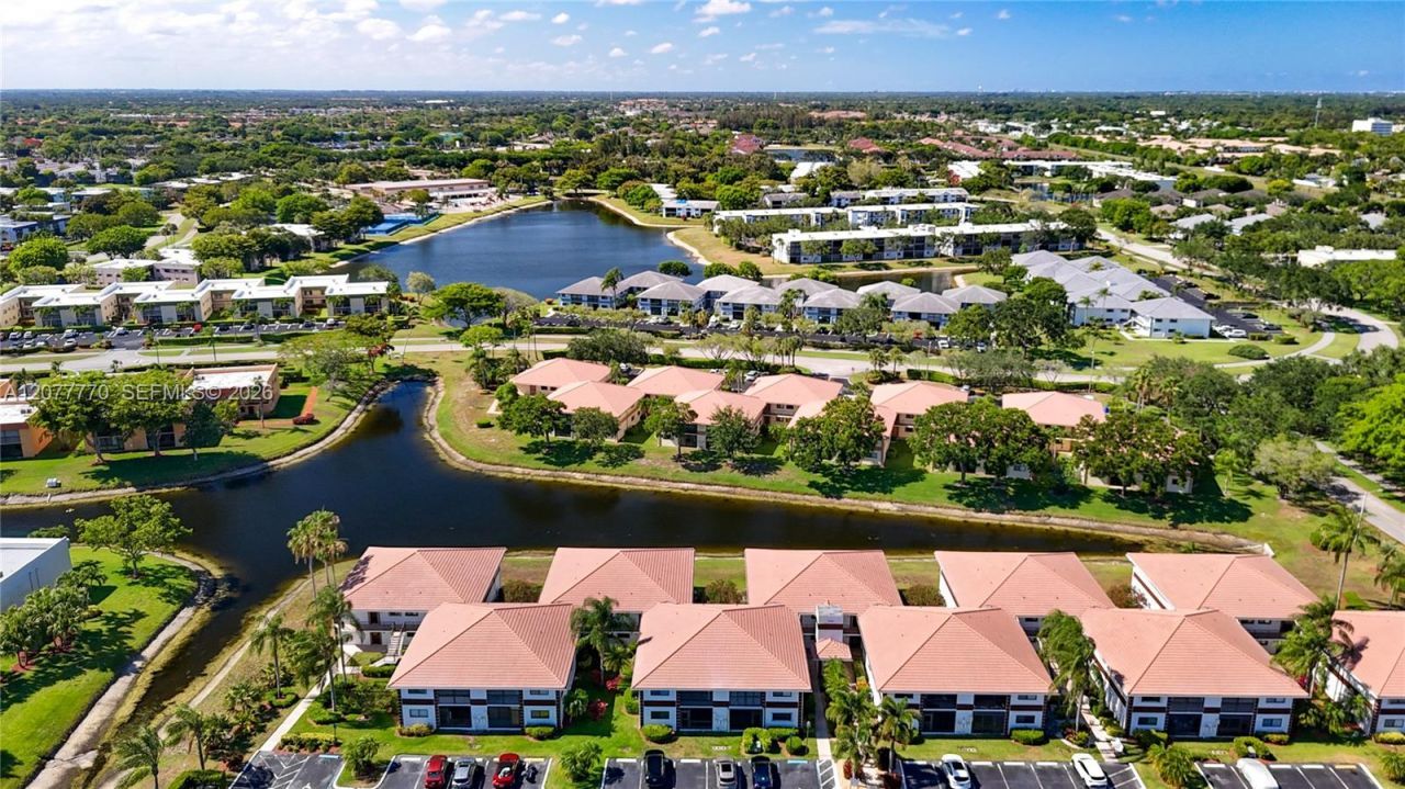 15451 Pembridge Dr, Unit 214, Delray Beach, FL 33484 Photo