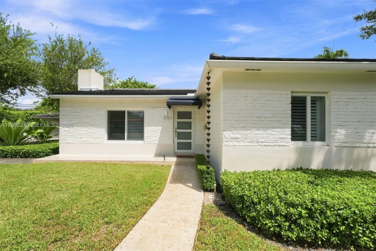 5763 SW 51st St , Miami, FL 33155 Photo