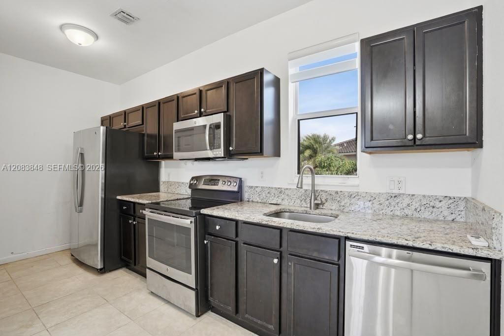 17081 SW 94th Way, Miami, FL 33196 Photo