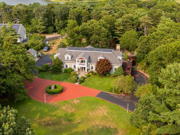 6 Kerna Dr, Bourne, MA 02532