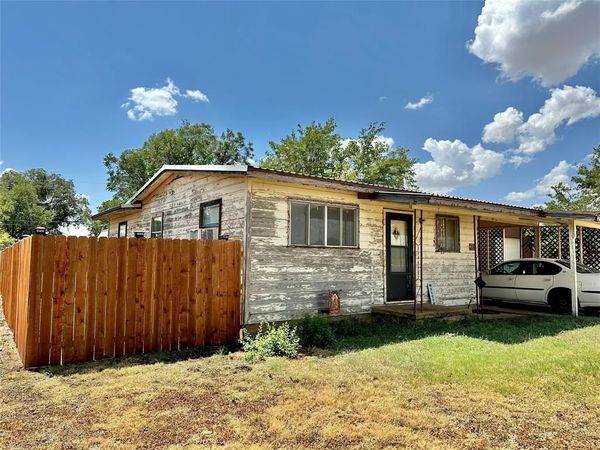 1133 W Parsonage Street , Winters, TX 79567