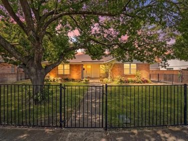 11315-11317 Lochwood Boulevard, Dallas, TX 75218