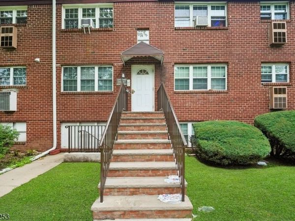 345 College Dr, Edison, NJ 08817