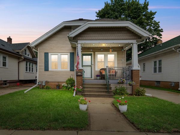 929 Monroe Ave, Racine, WI 53405