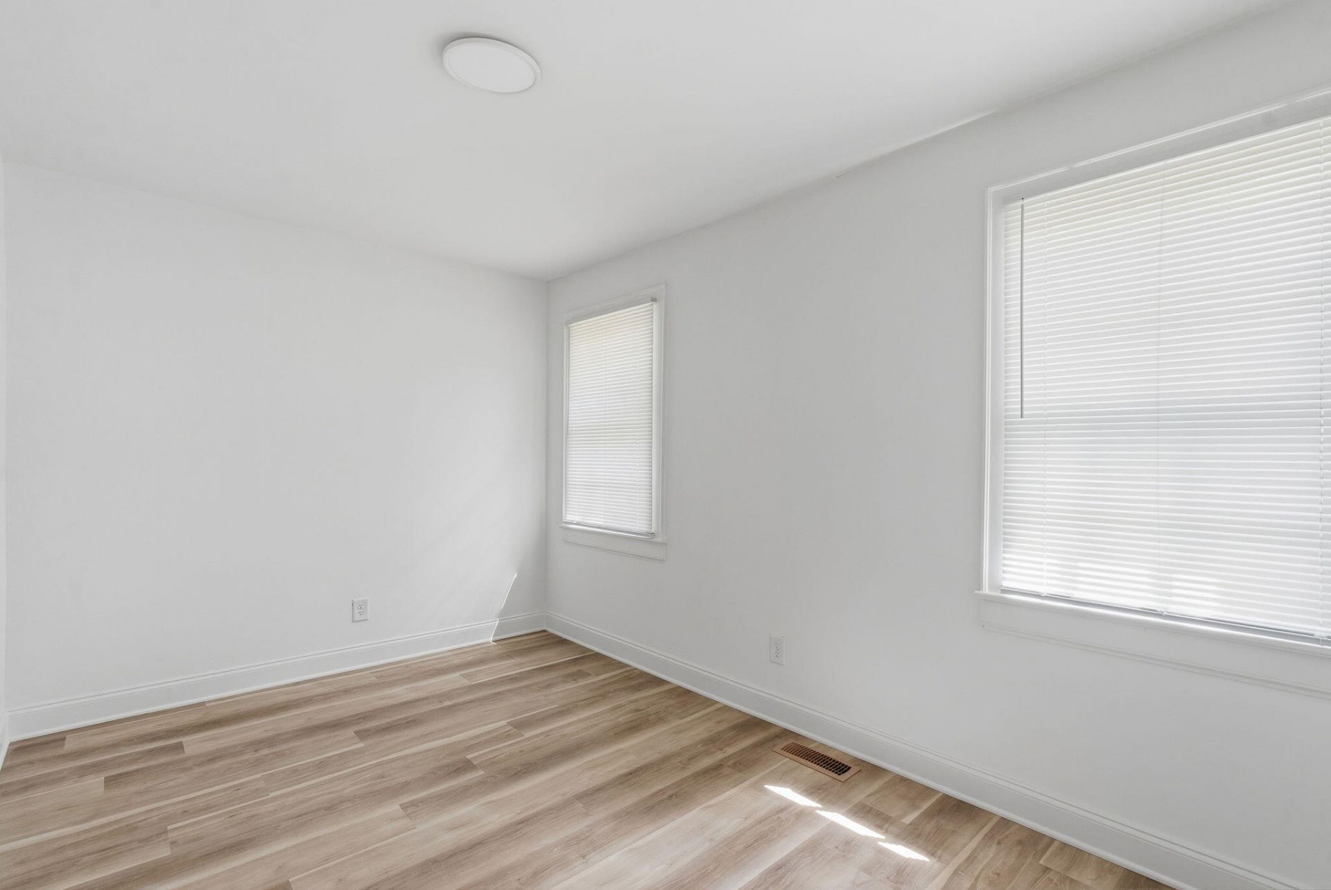 2129 Thornlee Drive Photo 13