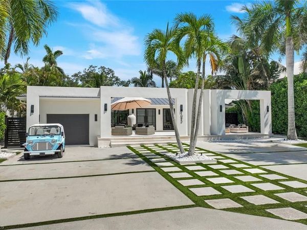 1095 Sandpiper ST , NAPLES, FL 34102