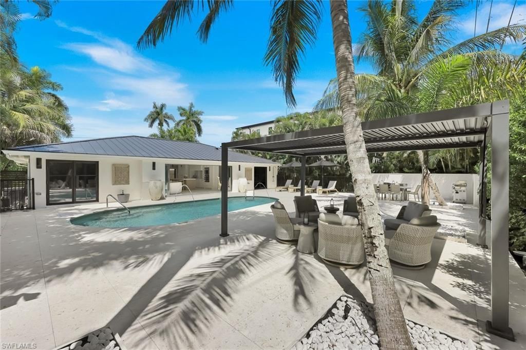 1095 Sandpiper St , Naples, FL 34102 Photo
