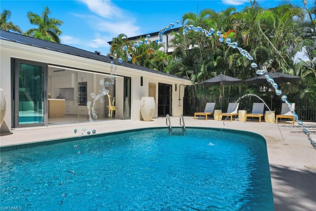 1095 Sandpiper St , Naples, FL 34102 Photo