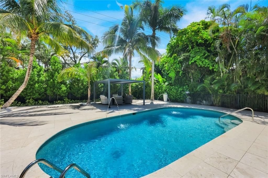 1095 Sandpiper St , Naples, FL 34102 Photo