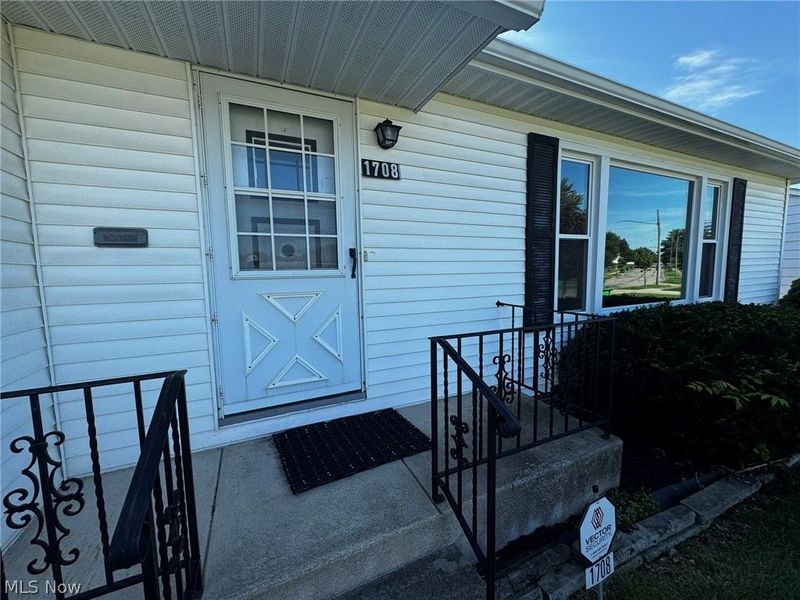 1708 Roselawn Road, Mayfield Heights, OH 44124 Photo 2