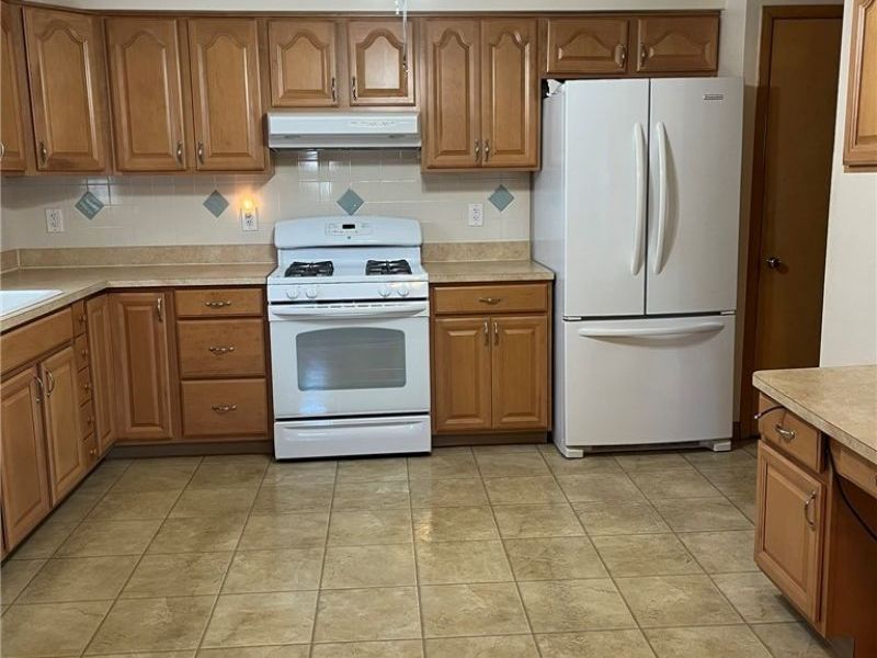 1708 Roselawn Road, Mayfield Heights, OH 44124 Photo 4