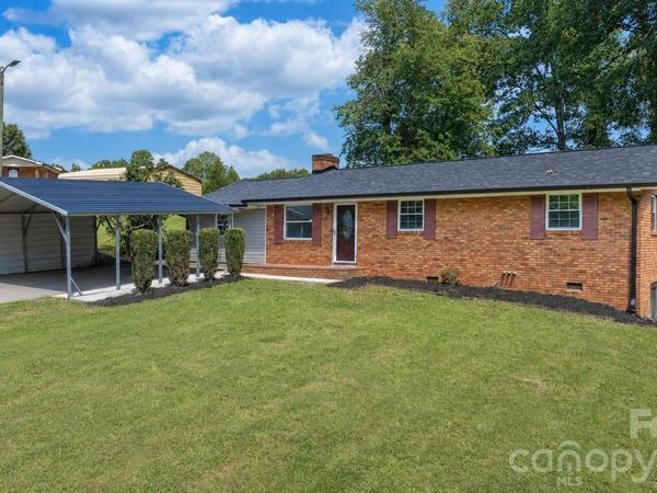 2823 39th Avenue NE, Hickory, NC 28601