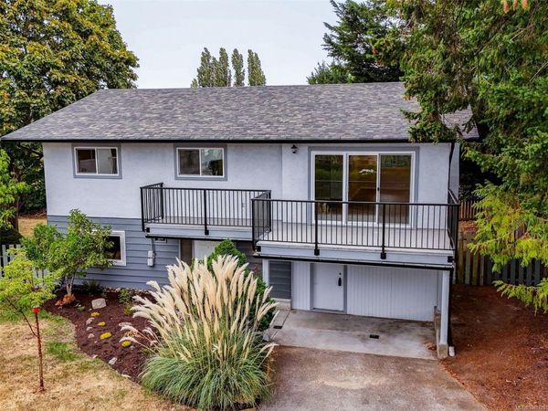 4468 Fairmont Pl , Saanich, BC V8N 4R3