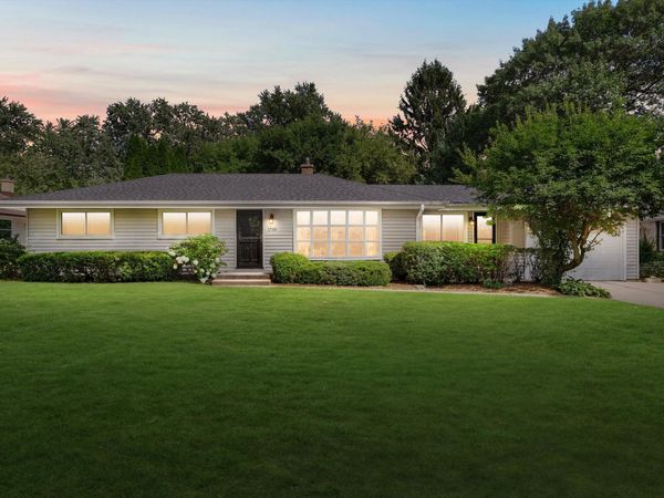 1730 N 118th St, Wauwatosa, WI 53226