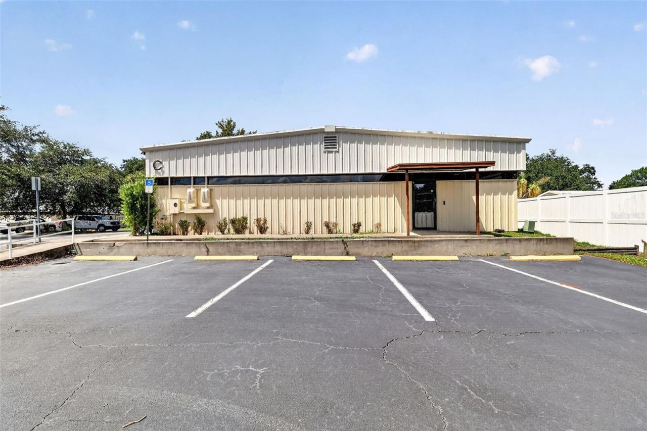 1300 S Duncan Drive, Tavares, FL 32778 Photo