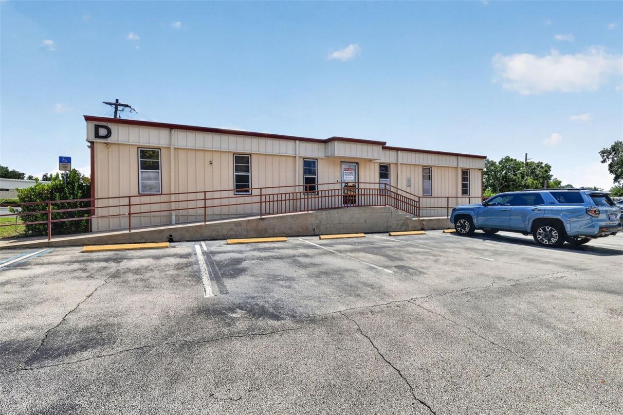 1300 S Duncan Drive, Tavares, FL 32778 Photo