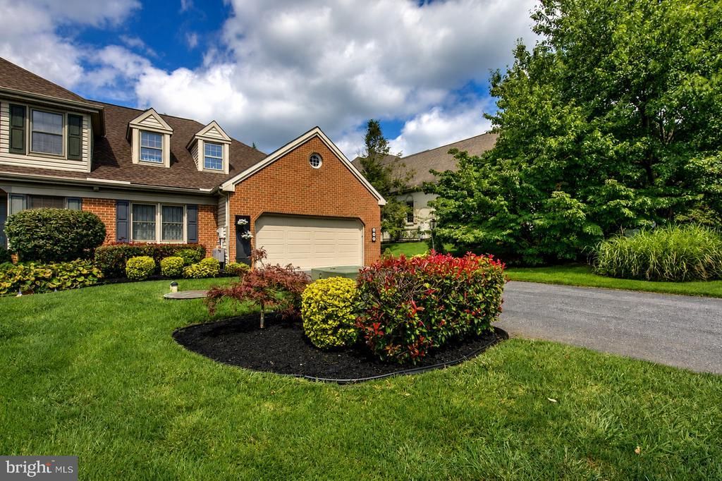 909 WALNUT STREET, NEW HOLLAND, PA 17557