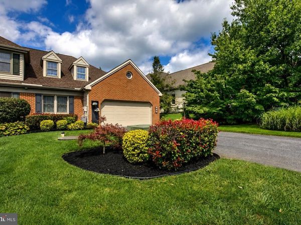 909 WALNUT STREET, NEW HOLLAND, PA 17557