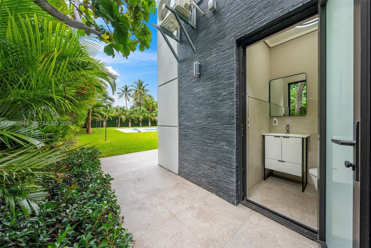 9860 NE 5th Ave Rd , Miami Shores, FL 33138 Photo