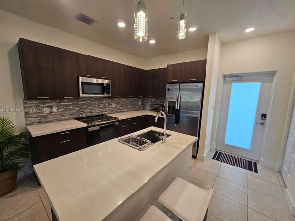 8301 NW 41st St, Unit B-402, Doral, FL 33166