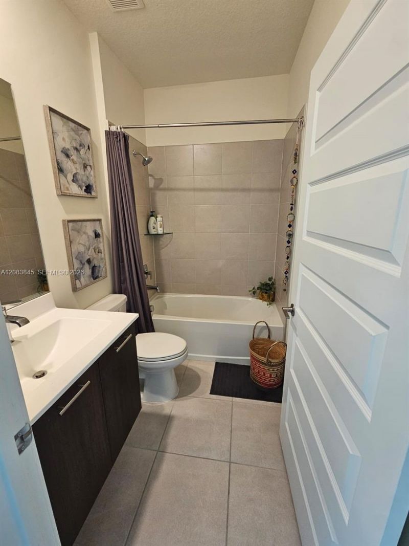8301 NW 41st St, Unit B-402, Doral, FL 33166 Photo