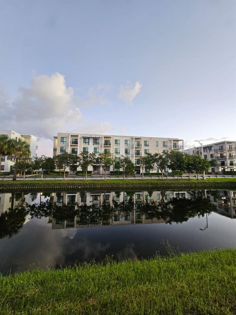 8301 NW 41st St, Unit B-402, Doral, FL 33166 Photo