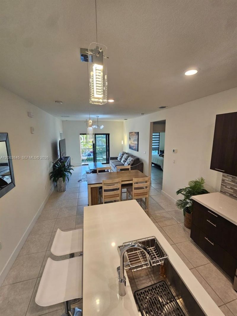 8301 NW 41st St, Unit B-402, Doral, FL 33166 Photo
