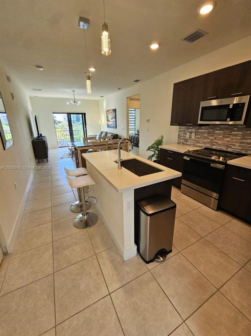 8301 NW 41st St, Unit B-402, Doral, FL 33166 Photo